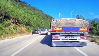 Hatalı sollama yapan araç kazaya neden oluyordu