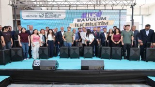 Hatay Büyükşehir Belediyesi, üniversite öğrencilerini bavul ve yol desteğiyle uğurladı