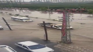 Hatay'da sağanak yağış etkili oldu