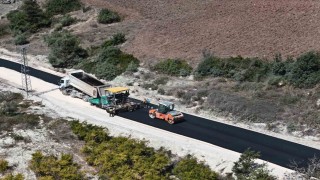HBB, Yayladağı'nda 3 mahalleyi birbirine bağlayan yolda beton asfalt çalışmasına başladı