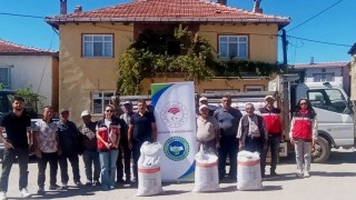 Hisarcık Karbasan köyünde organik adaçayı üreticilerine gübre desteği
