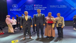 Hitit Üniversitesi öprencisi, şiir yarışmasında Türkiye birincisi oldu