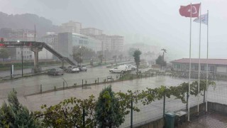 Hopa'da dalgalar metrelerce yükseldi