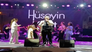 Hüseyin Kağıt coşturdu, Başkan Daban sahnede oynadı