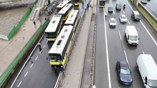 İETT otobüsü arızalandı, Kadıköy D-100 Karayolu'nda trafik durma noktasına geldi