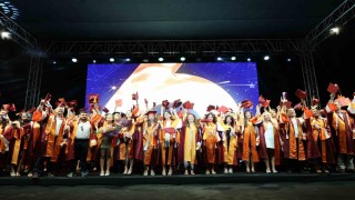 İEÜde uzmanlık yolculuğu diplomayla taçlandı