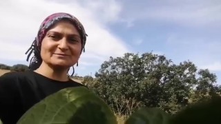 İkramdan memnun kalan tikli bir sonraki gece eşiyle birlikte geldi