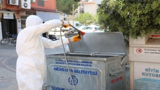 İncirliovada karasinekle mücadele için çöp konteynerleri ilaçlandı