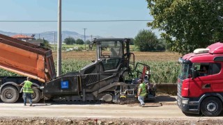 İncirliovada yol yenileme çalışmaları devam ediyor