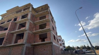 İnşaatın 4üncü katından düşen şahıs yaralandı