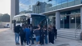 İnternette kadın kılığına girip evlilik vaadiyle kandırdılar, sonra tehdit ettiler