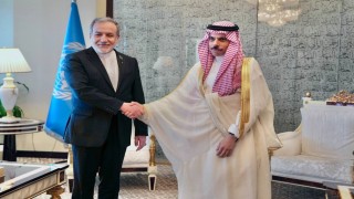 İran Dışişleri Bakanı Arakçi, Suudi Arabistanlı mevkidaşı Al Suud ile bir araya geldi