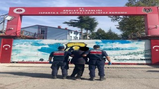 Isparta'da 42 yıl hapis cezasıyla aranan hükümlü saklandığı köyde yakalandı