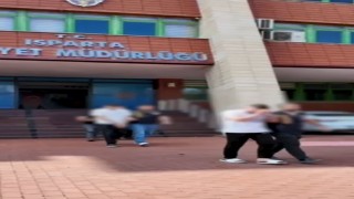 Isparta'da sahte araç kiralama yönlendirmesiyle vatandaşları dolandırdılar