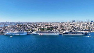 İstanbul siluetine eşlik eden 3 kruvaziyer havadan görüntülendi