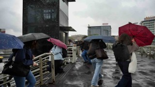 İstanbul'u sağanak yağış etkili oluyor