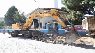 İstiklal Mahallesinde yol yenileme çalışmaları başladı