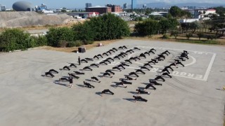 İtfaiyeci olmak için komando eğitimi alıyorlar