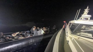 İzmir açıklarında 56 düzensiz göçmen yakalandı