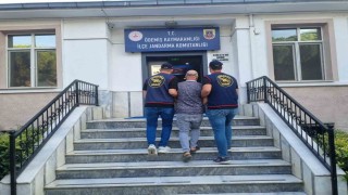 İzmirde 8 yıl hapisle aranan şahıs JASATtan kaçamadı
