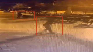 İzmirde belediyeye ait kafeye silahlı saldırı kamerada