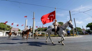İzmirde havada karada kurtuluş coşkusu
