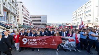 İzmirde zafer yürüyüşü
