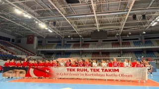 İzmirin kurtuluşu voleybolda dostluk maçıyla kutlandı