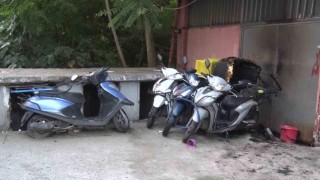 Kadıköyde motosiklet kundaklama iddiası: 4 motosiklet kullanılamaz hale geldi