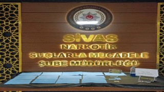 Kağıda emdirilmiş 32 bin kullanımlık uyuşturucu ele geçirildi