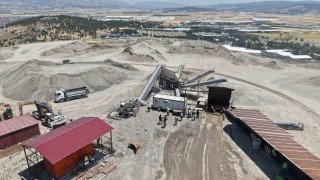 Kahramanmaraş'ta 200 bin metreküp enkaz ekonomiye kazandırıldı