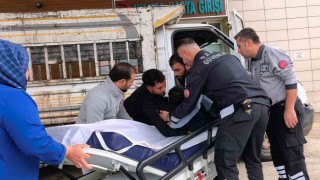Kamyonetten düşen genç yaralandı