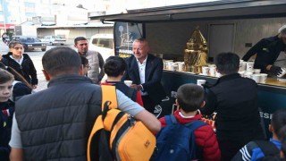 Karacabey'de "Çorba Bizden" kampanyasına öğrencilerden yoğun ilgi