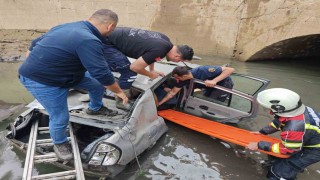 Karacasu'da otomobil kanala uçtu