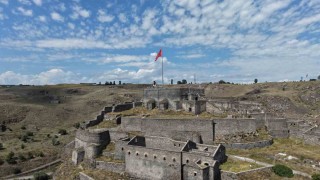 Karsın zirvesinde 900 yıllık tarih: Kars Kalesi ihtişamıyla büyülüyor