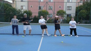 Kartal Belediyesinin tenis eğitimleri tüm hızıyla devam ediyor