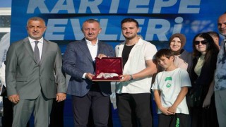 Kartepe Kent Konut Evlerinde 144 hak sahibine anahtar teslim edildi