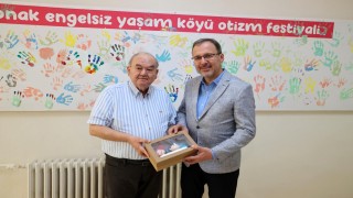 Kasapoğlu: "Burhan Özfatura İzmir'in hafızasında yaşayacak"