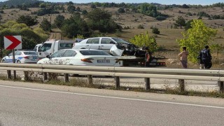 Kastamonuda elektrik direğine çarpan otomobil hurdaya döndü: 2 yaralı