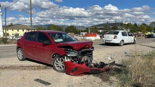 Kastamonu'da iki otomobil çarpıştı: 3 yaralı