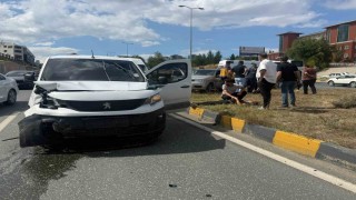 Kastamonuda otomobil ile hafif ticari araç çarpıştı: 3 yaralı