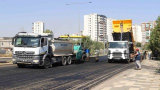 Kayapınar ve Bağlar'da 2 cadde 10 bin 400 ton asfaltla yenilendi