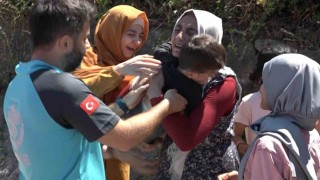Kaybolan çocuğuna kavuşan anne sevinçten bayıldı