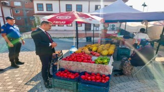 Kaymakam Titiz, meyve ve sebze tezgâhlarını inceledi