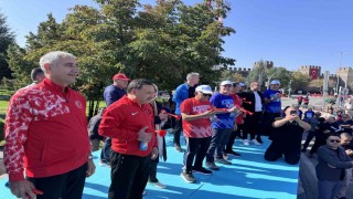 Kayseri 6. Yarı Maraton'da Halk Koşusu protokolün startı ile başladı
