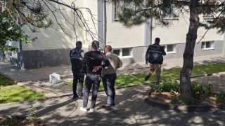 Kayseri'de 3. kattan düşen genç kız ağır yaralandı