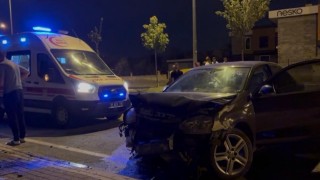 Kayseride kontrolden çıkan otomobil duvara çarptı: 1 yaralı