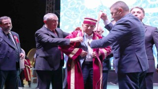 KAYSO'nun Yılın Ahisi Mustafa Suat Köylüoğlu haftan giydi
