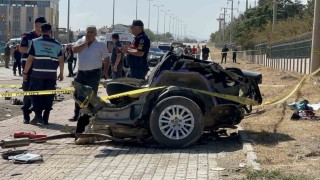 Kazada Fiat otomobil ikiye bölündü: 2 ölü, 2 yaralı