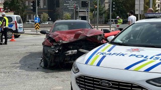 Kazada yaralanan otomobil sürücüsü kurtarılamadı